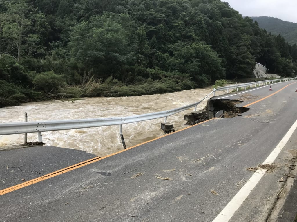 損壊した道路