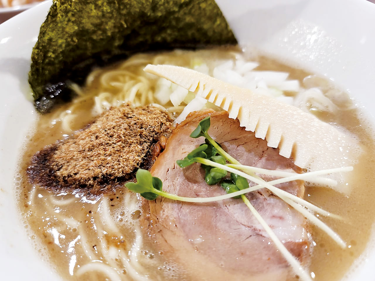 ニボシノキモチ「魚介豚骨香味塩汁そば」