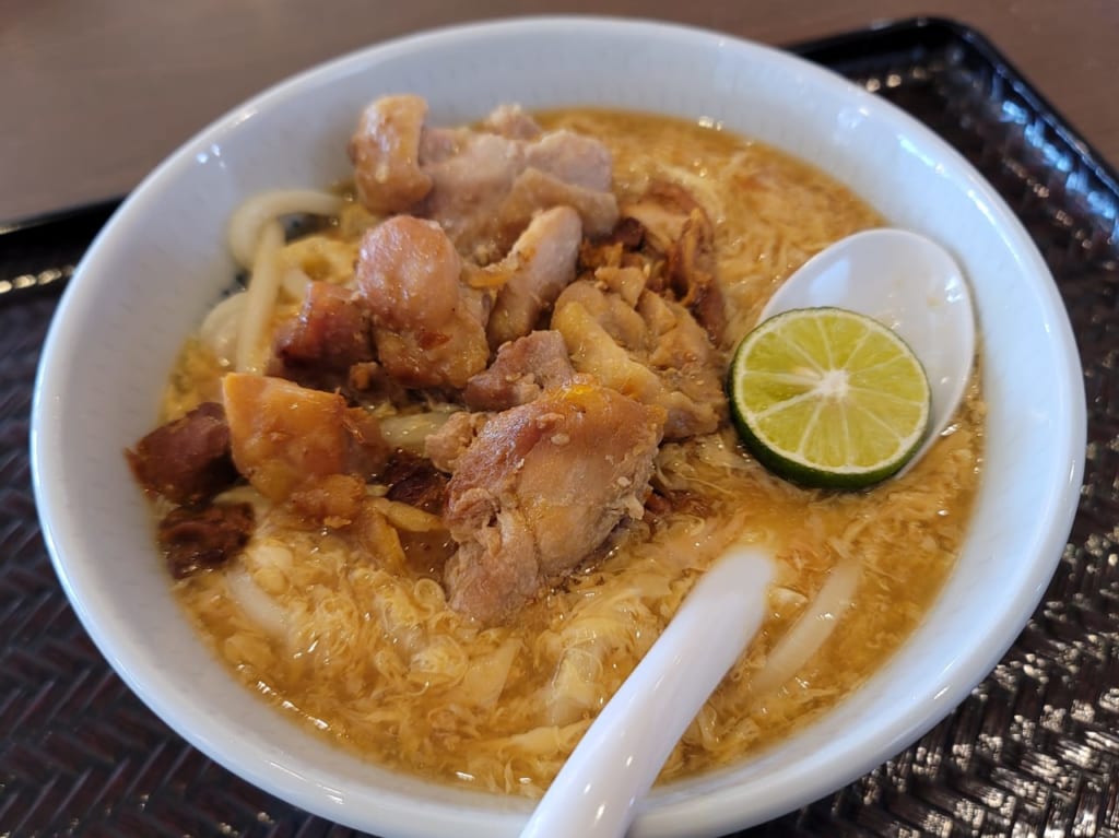 「こだわり麺や」すだち香る照りたまうどん