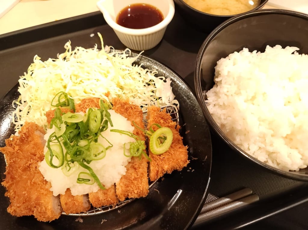 山盛りおろしポン酢ロースかつ定食