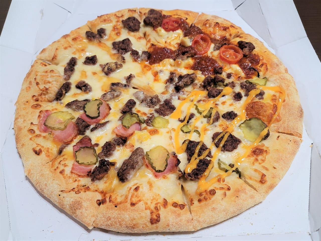 「ドミノ・ピザ」バーガーピザ・クワトロ
