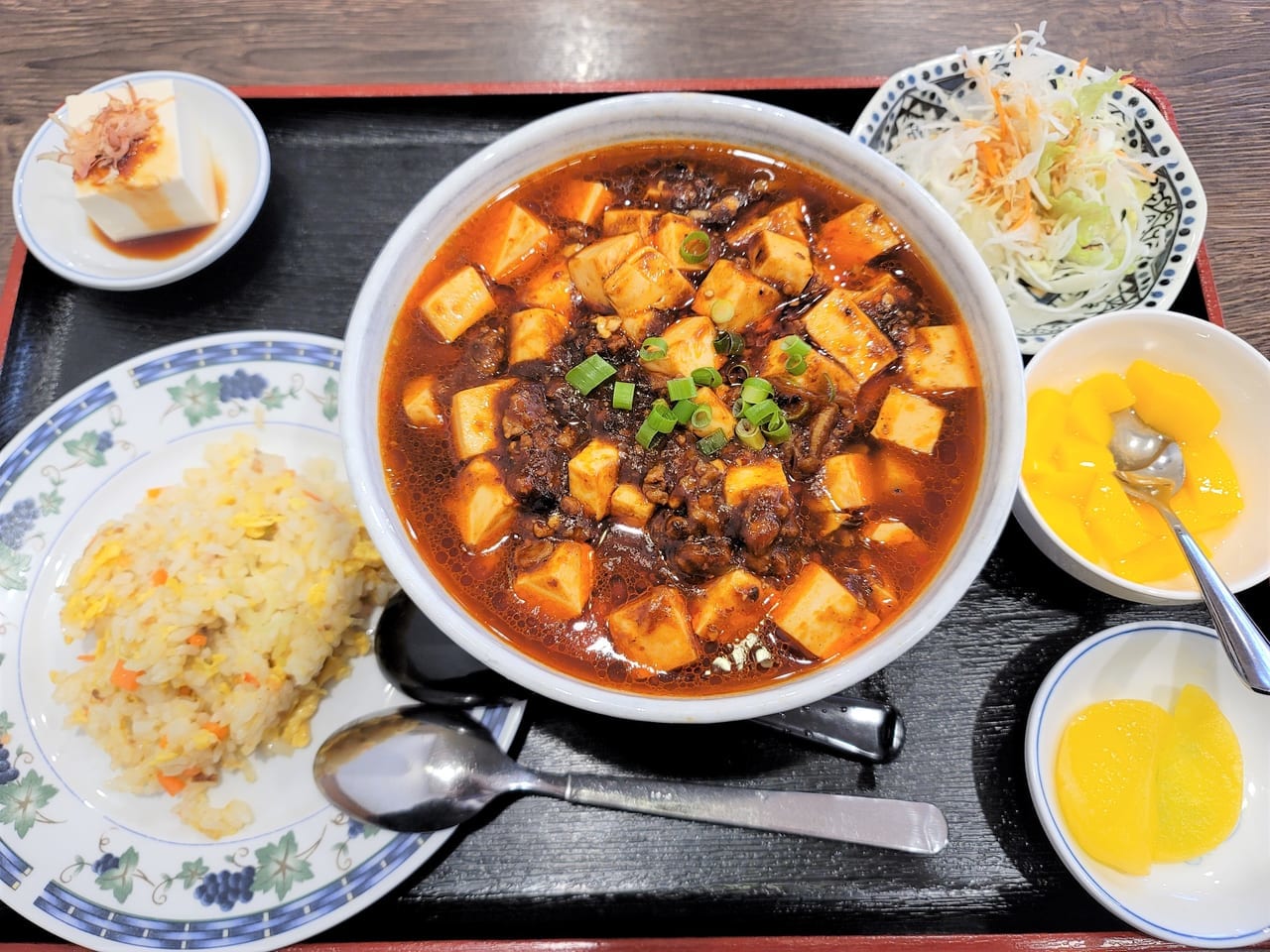 「李記餃子」マーボー麺の定食