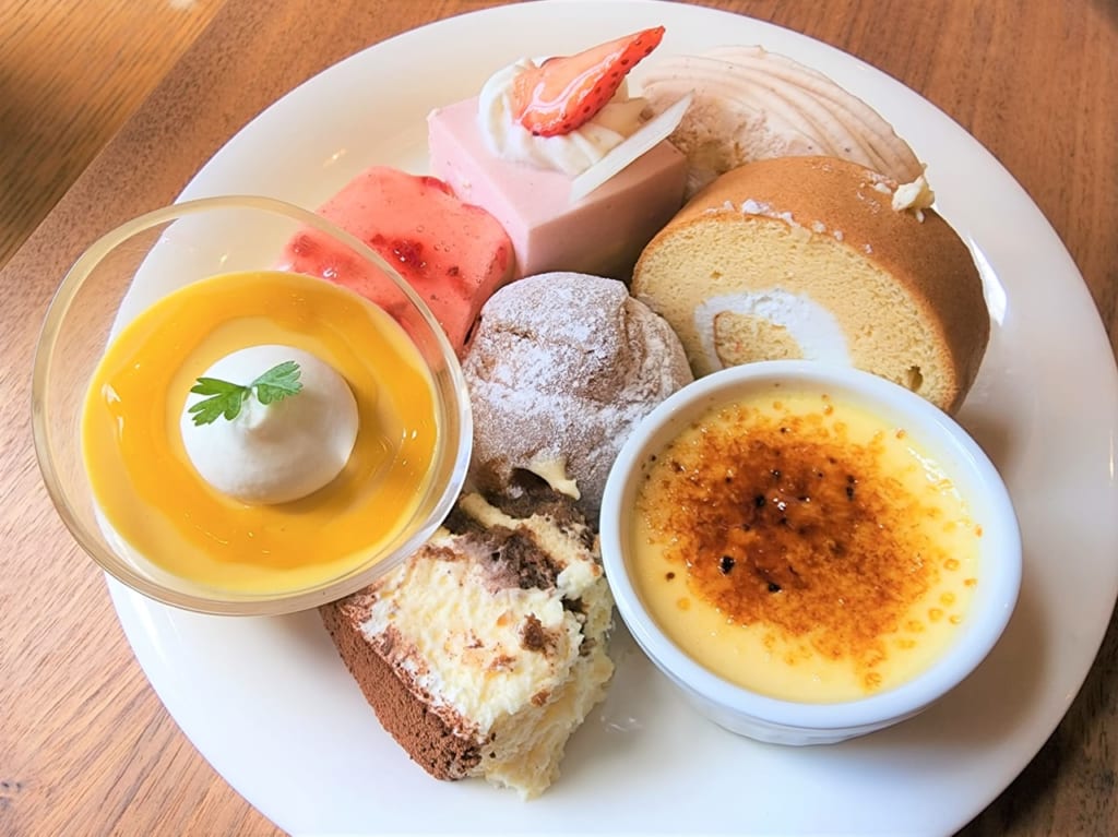 「イルローザ鳴門店」スイーツビュッフェのケーキ