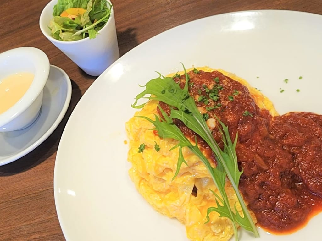 「ロワゾー・ブルー 沖浜店」オムライスランチ