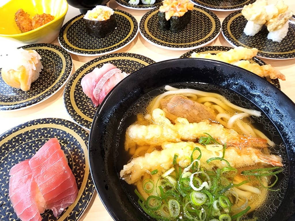 「はま寿司」お寿司やうどんなどの写真。撮影したのは、「はま寿司 徳島西新浜店」