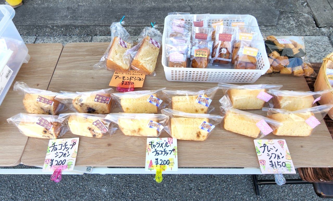 「Huit 青空市」で販売されていたシフォンケーキや焼菓子など