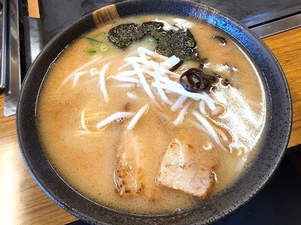 「お好み焼 天花」とんこつラーメン黒（こってり）