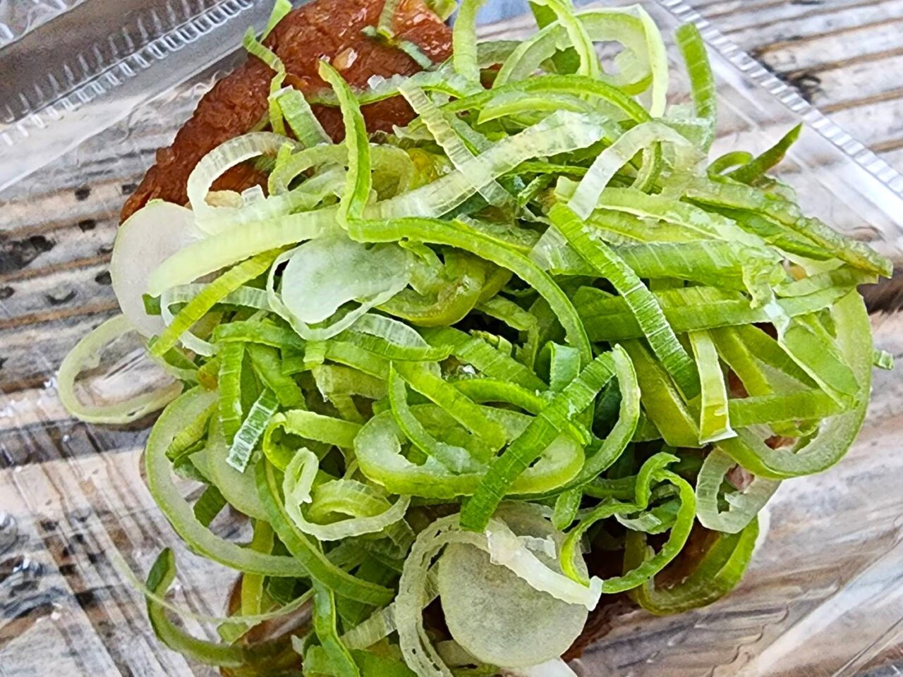 肉肉だらけの肉祭り「第43回 肉肉パーク」に出店していた「肉巻きおにぎり屋」で購入した肉巻きおにぎり(500円)。