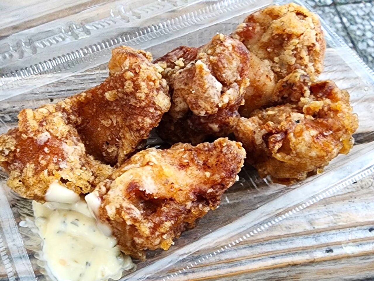 肉肉だらけの肉祭り「第43回 肉肉パーク」に出店していた「肉巻きおにぎり屋」で購入したチキン南蛮(700円)。