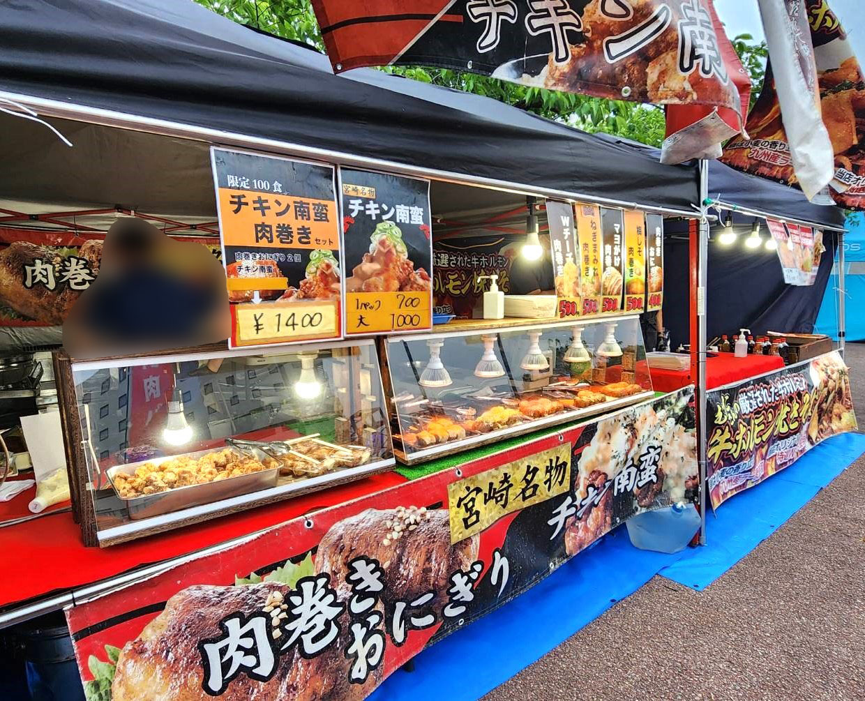 肉肉だらけの肉祭り「第43回 肉肉パーク」の様子。「肉巻きおにぎり屋」出店の様子。