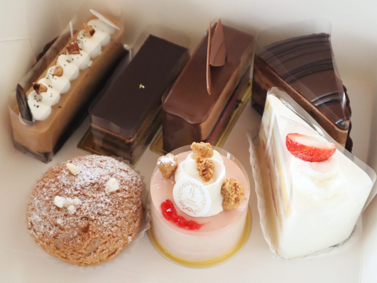 「pâtisserieFLORAISON(パティスリーフロレゾン)」で購入したケーキ