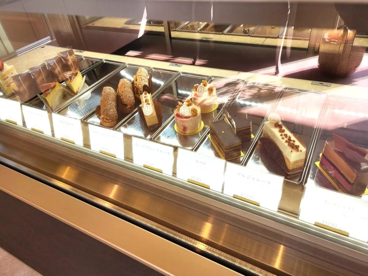 「pâtisserieFLORAISON(パティスリーフロレゾン)」店内の様子