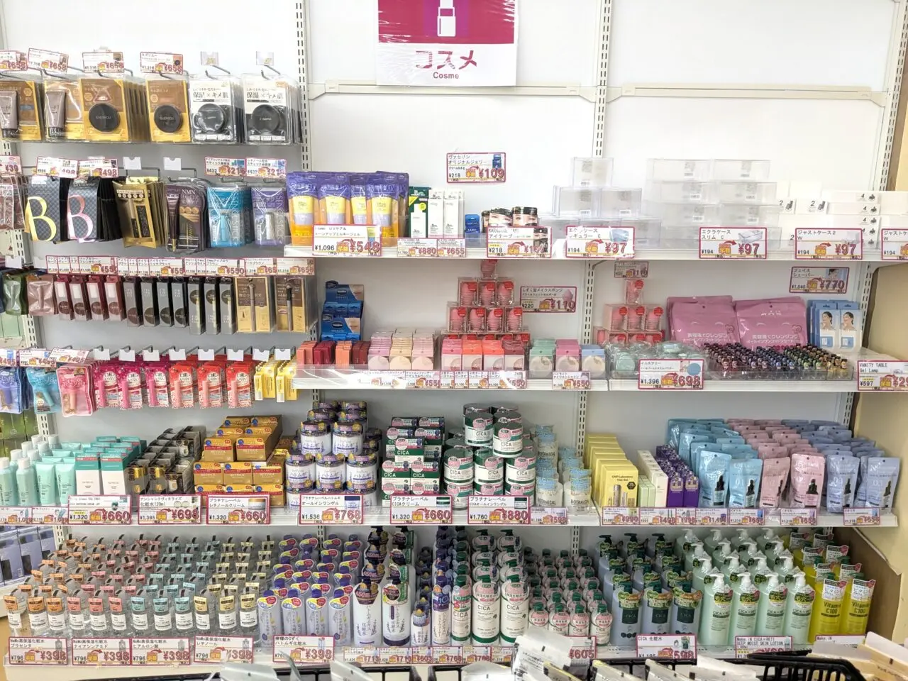 激安半額店「222(トリプルツー)平惣羽ノ浦店」オープン前の店内写真。画像提供:「関係者」様