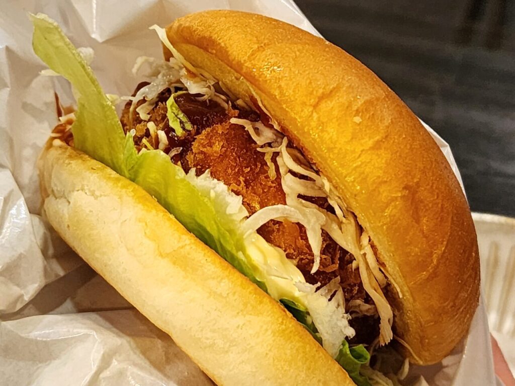 居酒屋「いんぐりちんぐり」コロッケバーガー
