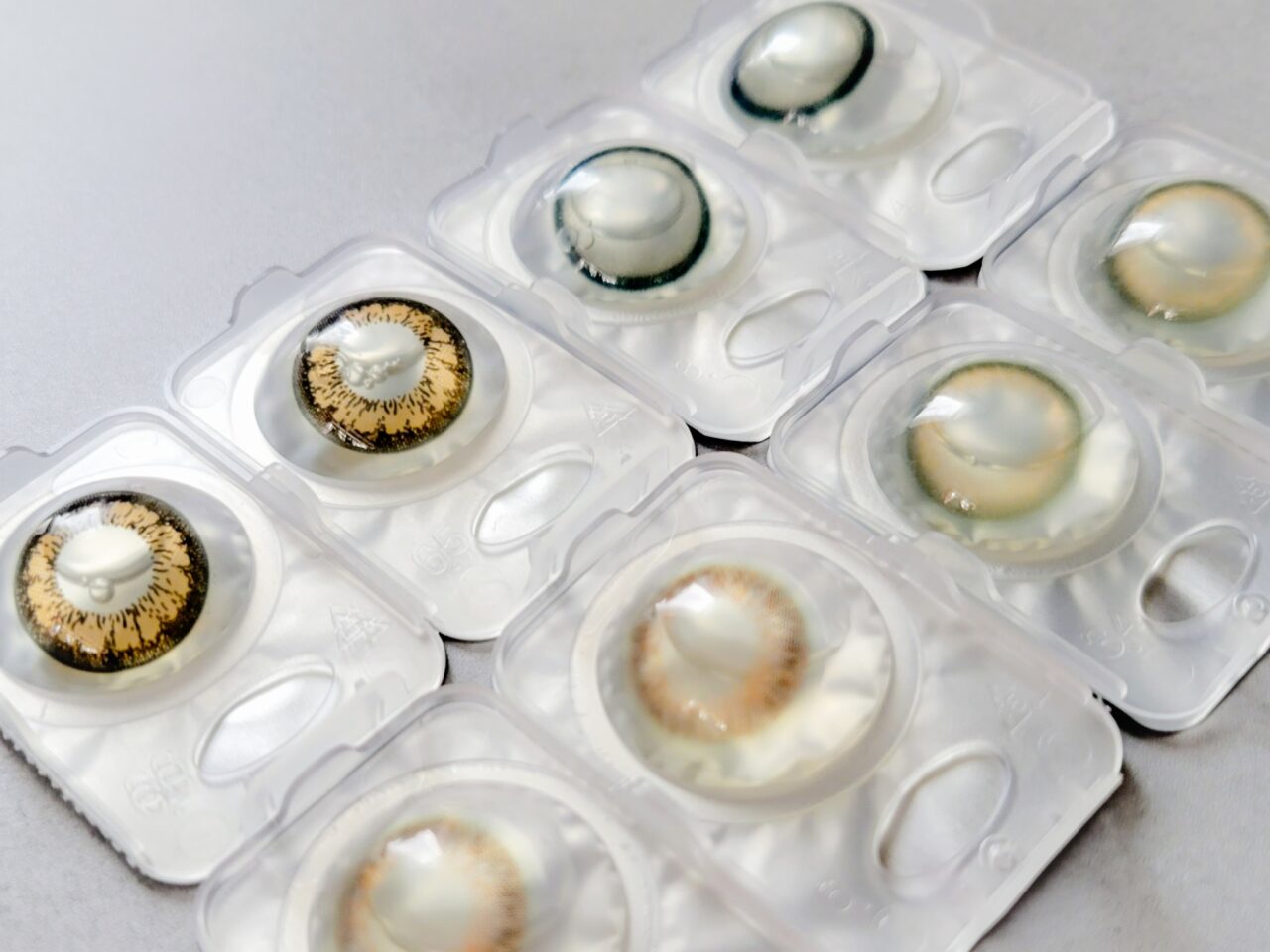 「カラーコンタクト(カラコン)」のイメージ