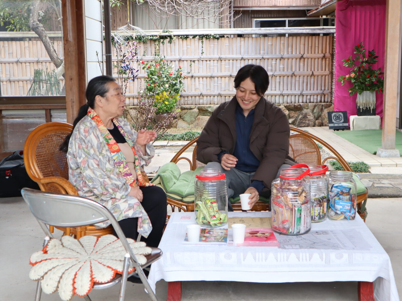 「引田ひなまつり」アーティスト「窪田望」さん(右)と今回のイベント開催にあたり尽力されている「くぼた」さん(左)