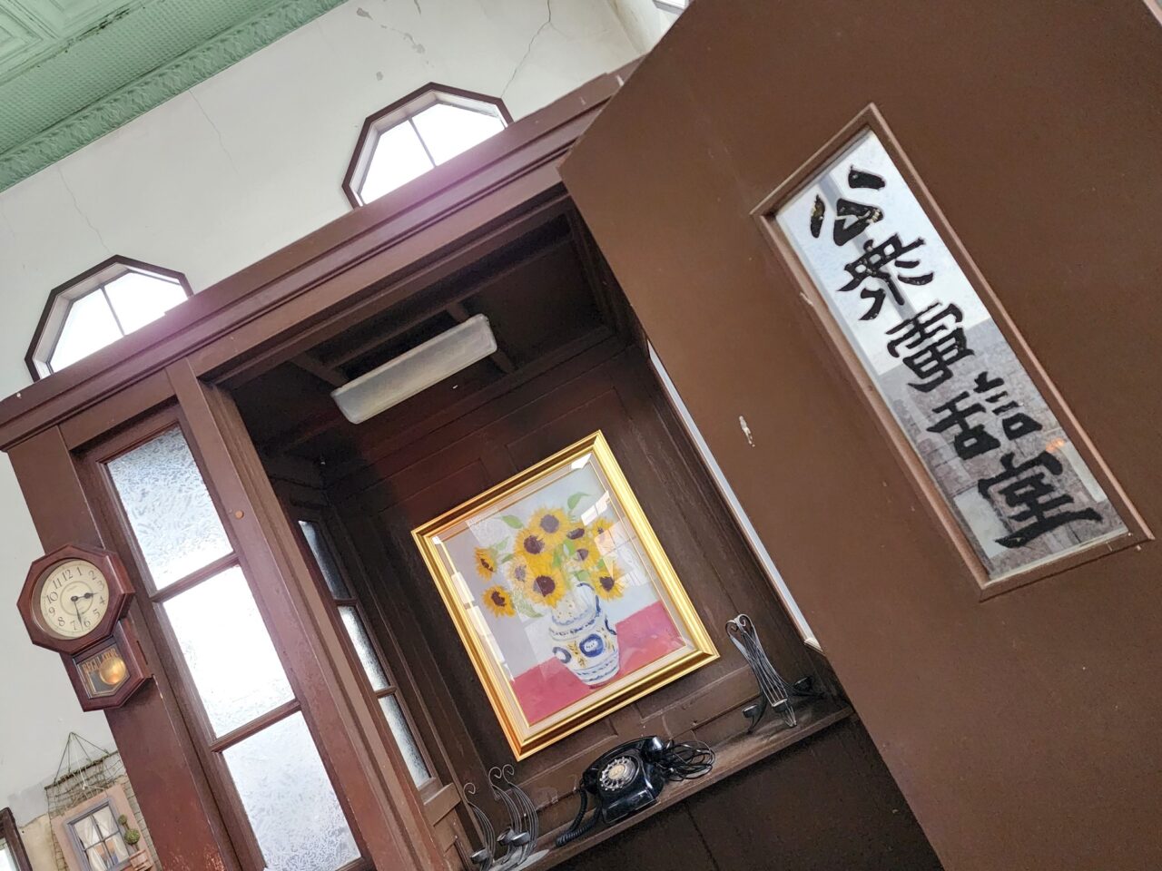 「引田ひなまつり」カフェ「ヌーベルポスト」店内