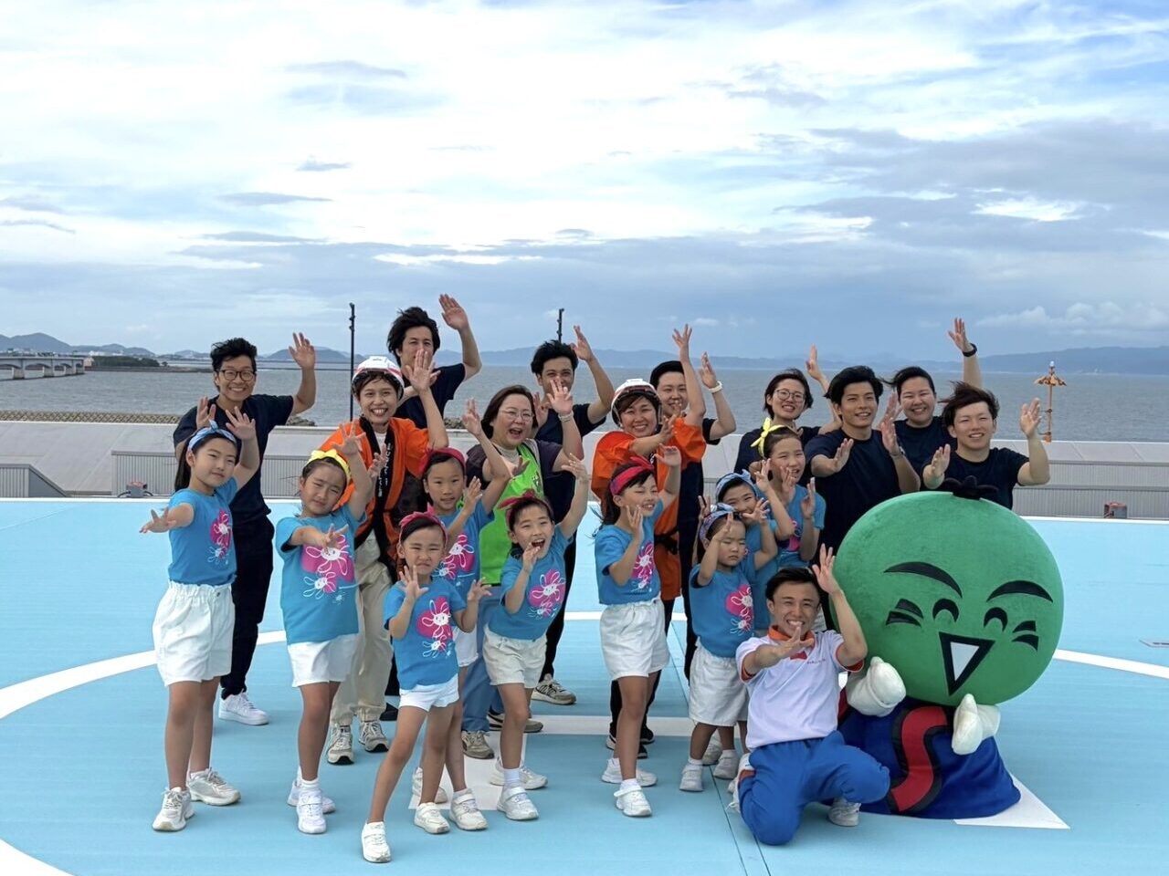 三原勇気さん考案「逃げなきゃソンソン！防災ダンス」を踊る様子。画像提供：「関係者」様