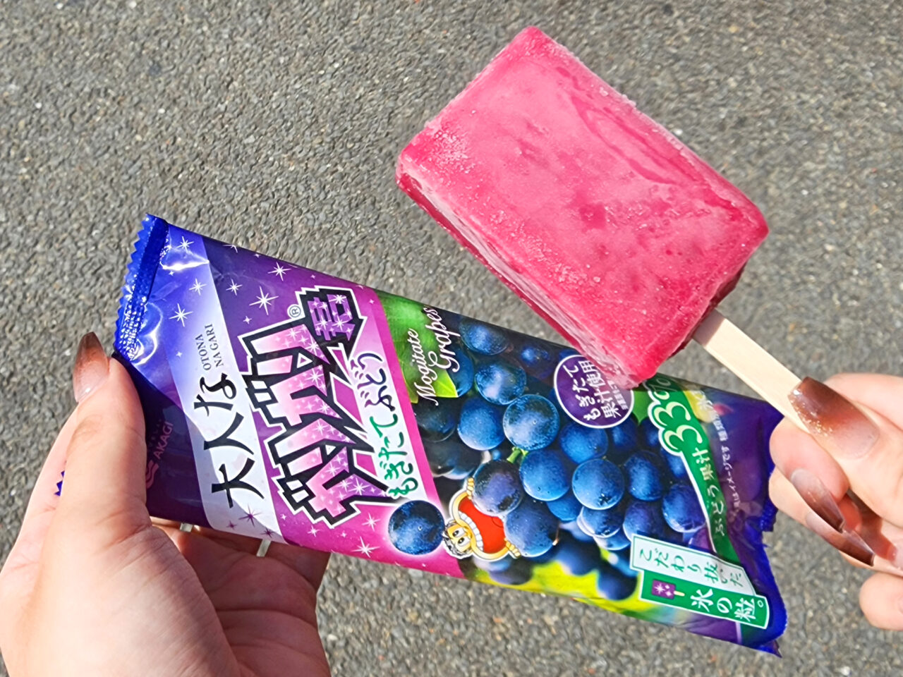 コンビニで購入した「大人なガリガリ君もぎたてぶどう」